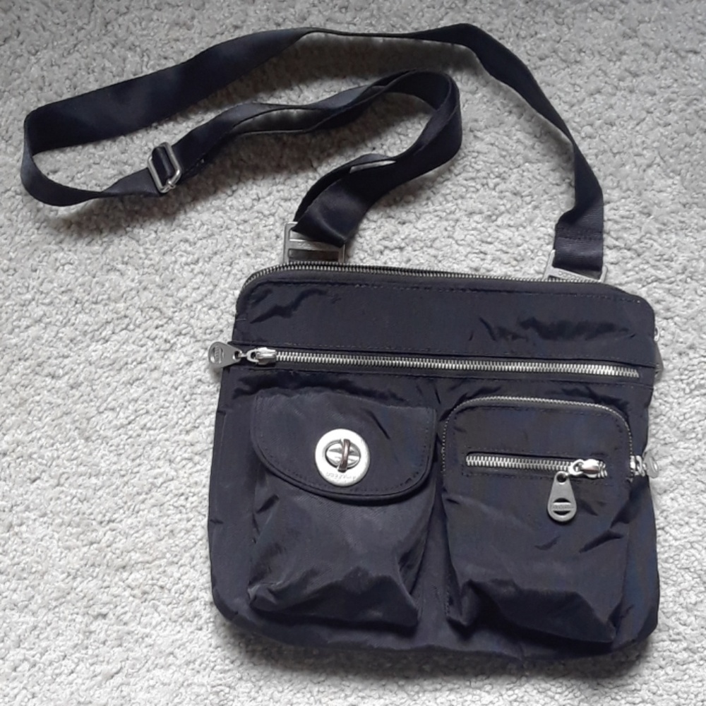 VGUC Baggallini Black Purse
